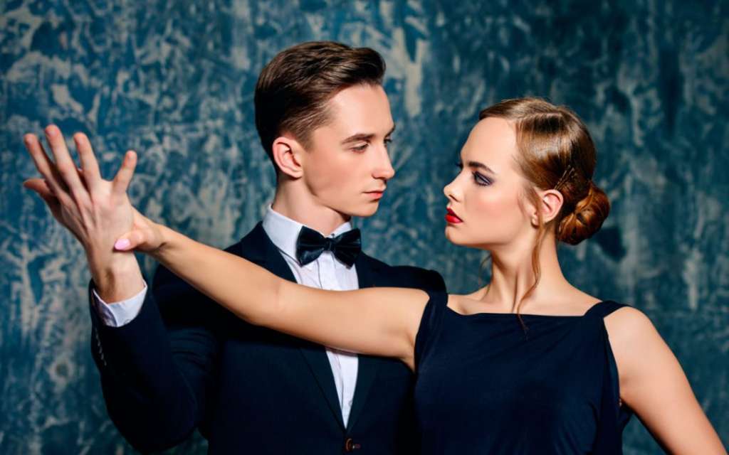 Guía de Protocolo y Etiqueta para Distintos Eventos: Cómo Brillar con Elegancia — Chorcha Entertainment